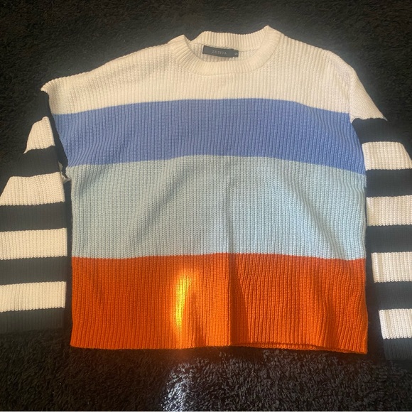 Sweaters - White and Blue Crew Neck Sweater with Striped Design